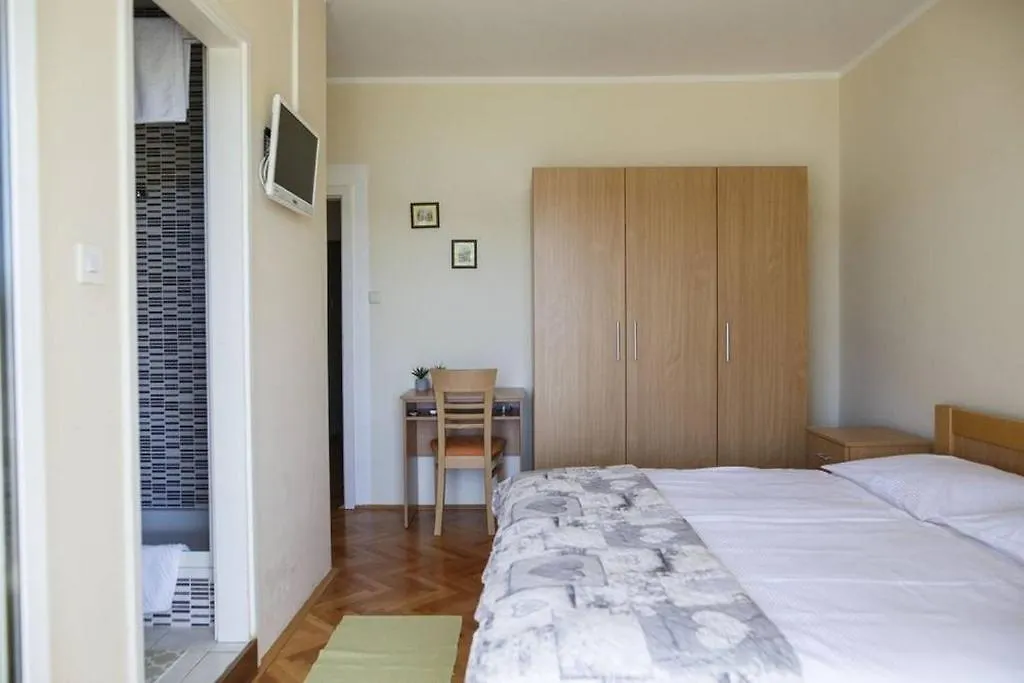 Guest house Apartments And Rooms By The Sea Palit, Rab - 24303 Rab Town