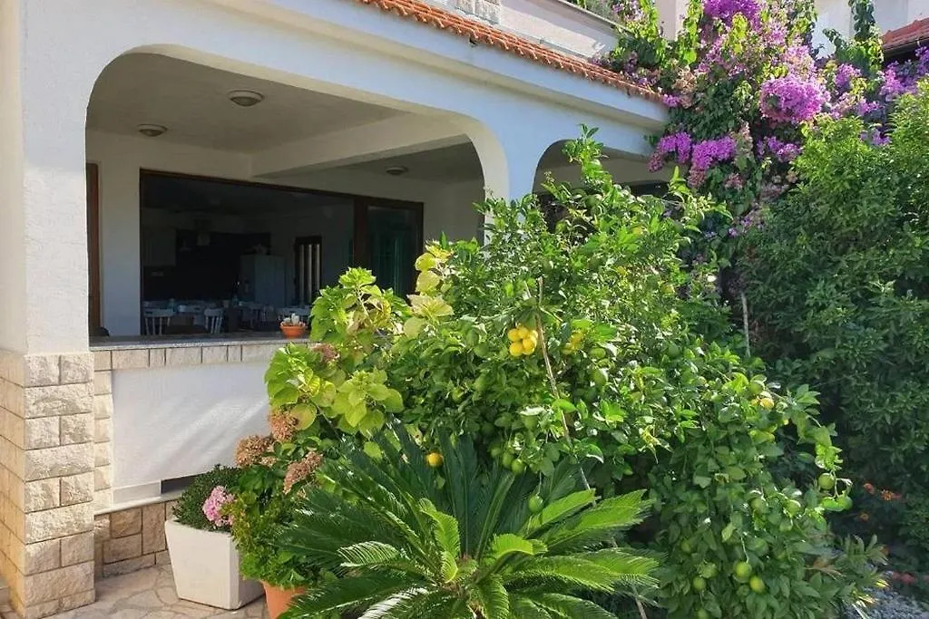 Apartments And Rooms By The Sea Palit, Rab - 24303 Rab Town Guest house