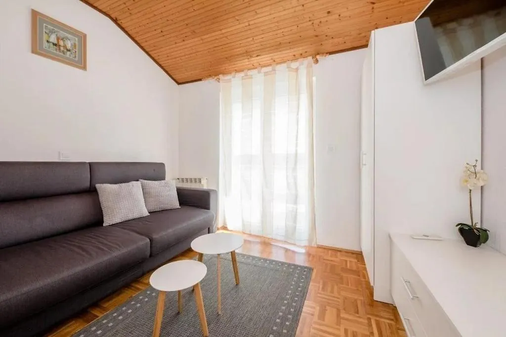 Apartments And Rooms By The Sea Palit, Rab - 24303 Rab Town Guest house